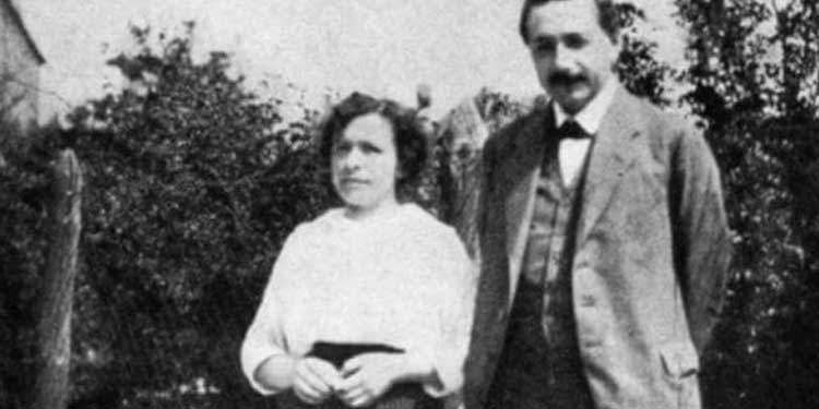 1 Ocak 1905 tarihli fotoğraf (Einstein 17, Mileva Marić 21 yaşında) , yaş farkına rağmen birbirine çok aşık bir çifti görüyoruz - Ann Ronan Pictures/Print Collector/Getty Images