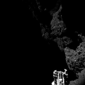 CIVA 3 kamerasından Abidos iniş bölgesi ve Philae’nin bacağı (13 Kasım 2014 - ESA/Rosetta/Philae/CIVA)