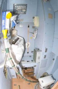 ISS’teki Zvezda Servis Modülü tuvaleti. (Telif:NASA)