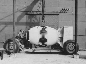 Nagasaki üzerinde patlatılan bomba Fat Man (Şişman Adam).