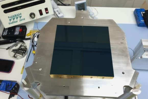 A picture of the Berkeley Lab-developed charge-coupled devices (CCDs), light-sensors that allow the Mosaic-3 camera to capture infrared light from distant galaxies. Credit: Tom Hurteau/Yale University Physics Department Read more at: http://phys.org/news/2016-03-lenses-dark-energy.html#jCp